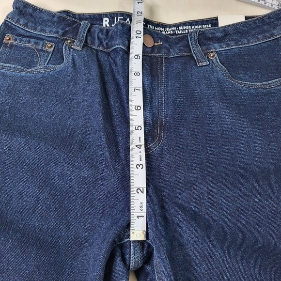 𝅺reitmans The Mom Jean. Super High Rise 30 Petite - Picture 10 of 13